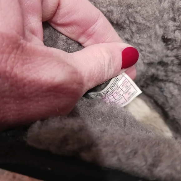 UGG Women's Adirondack III Black Grey Waterproof Leather Snow Boots. Size 8 - Picture 10 of 11